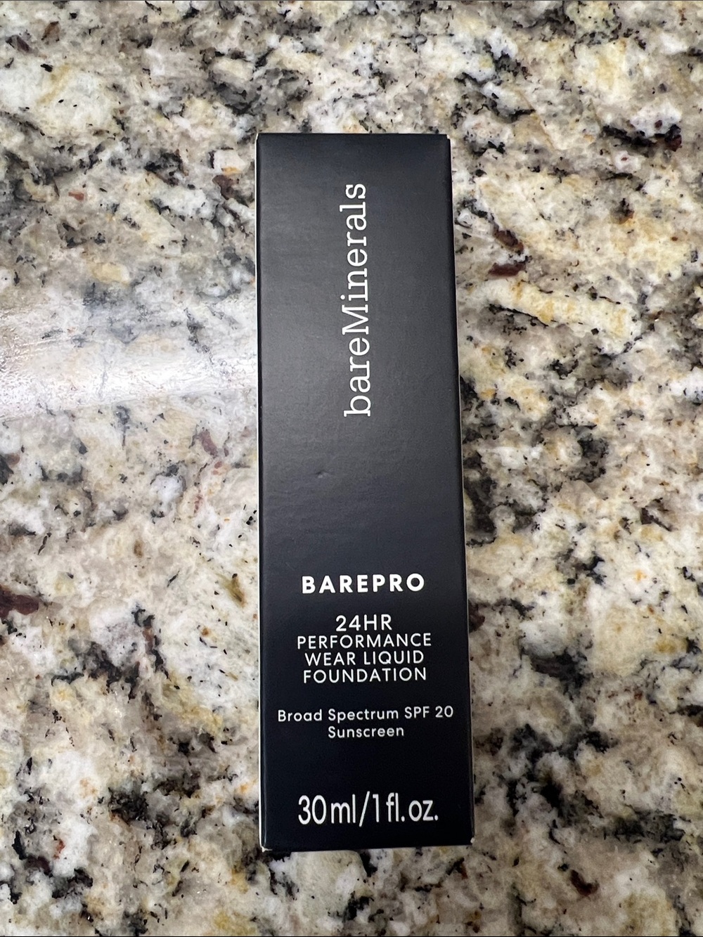 bareMinerals BAREPRO 24HR Liquid Foundation - Black Packaging Cashmere 06